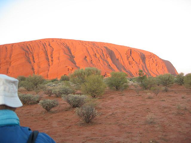 A 333 Lever de soleil sur Uluru.jpg